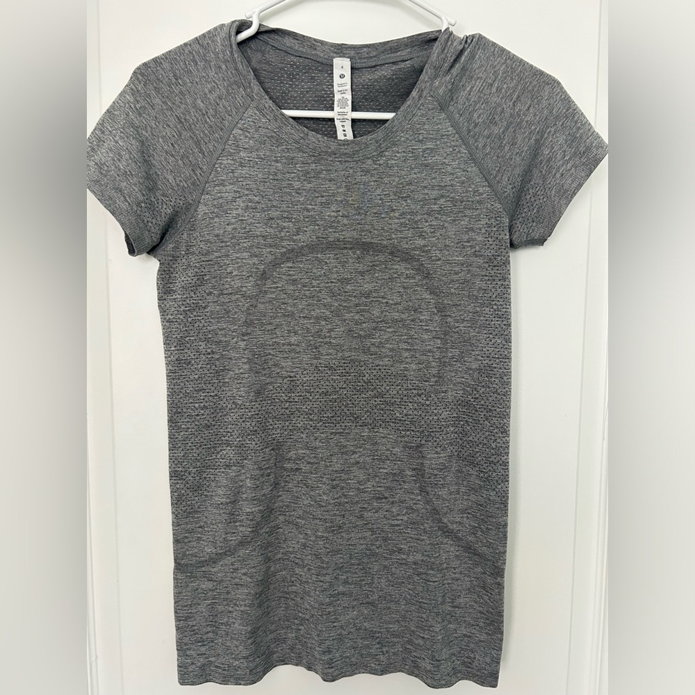 Lululemon Swiftly Tech Short Sleeve 2.0 Size 4 Slate Grey